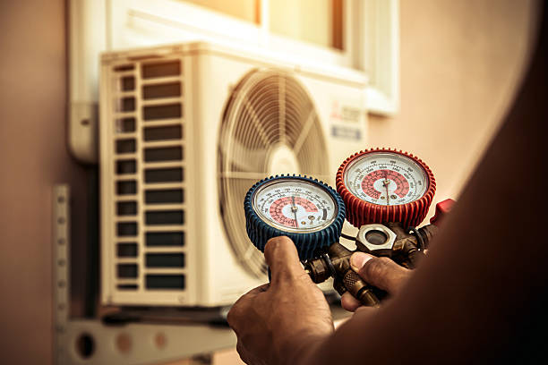 Professional Ac Installation technician working in Dunlap, IA